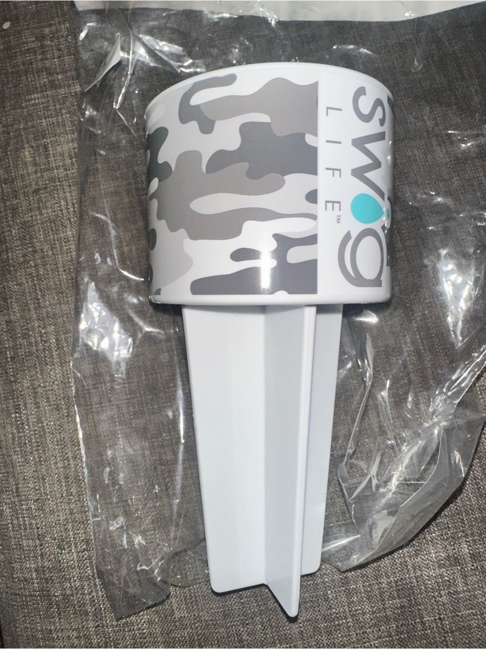 Swig LIFE Tumbler Holder Gray Camo Plastic Beach Buddy Sand Can Bottle - NEW